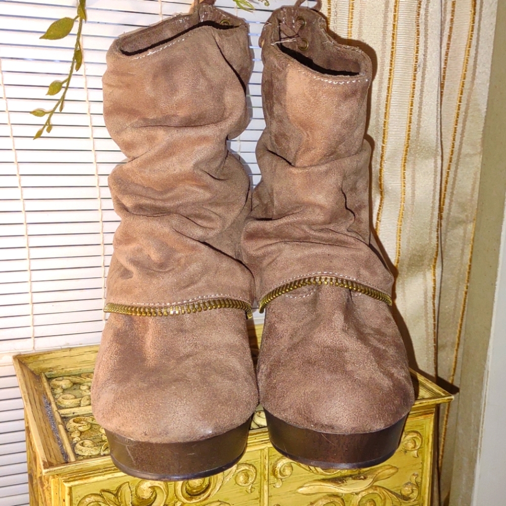 Not Rated women's light brown wedge short boots size 7